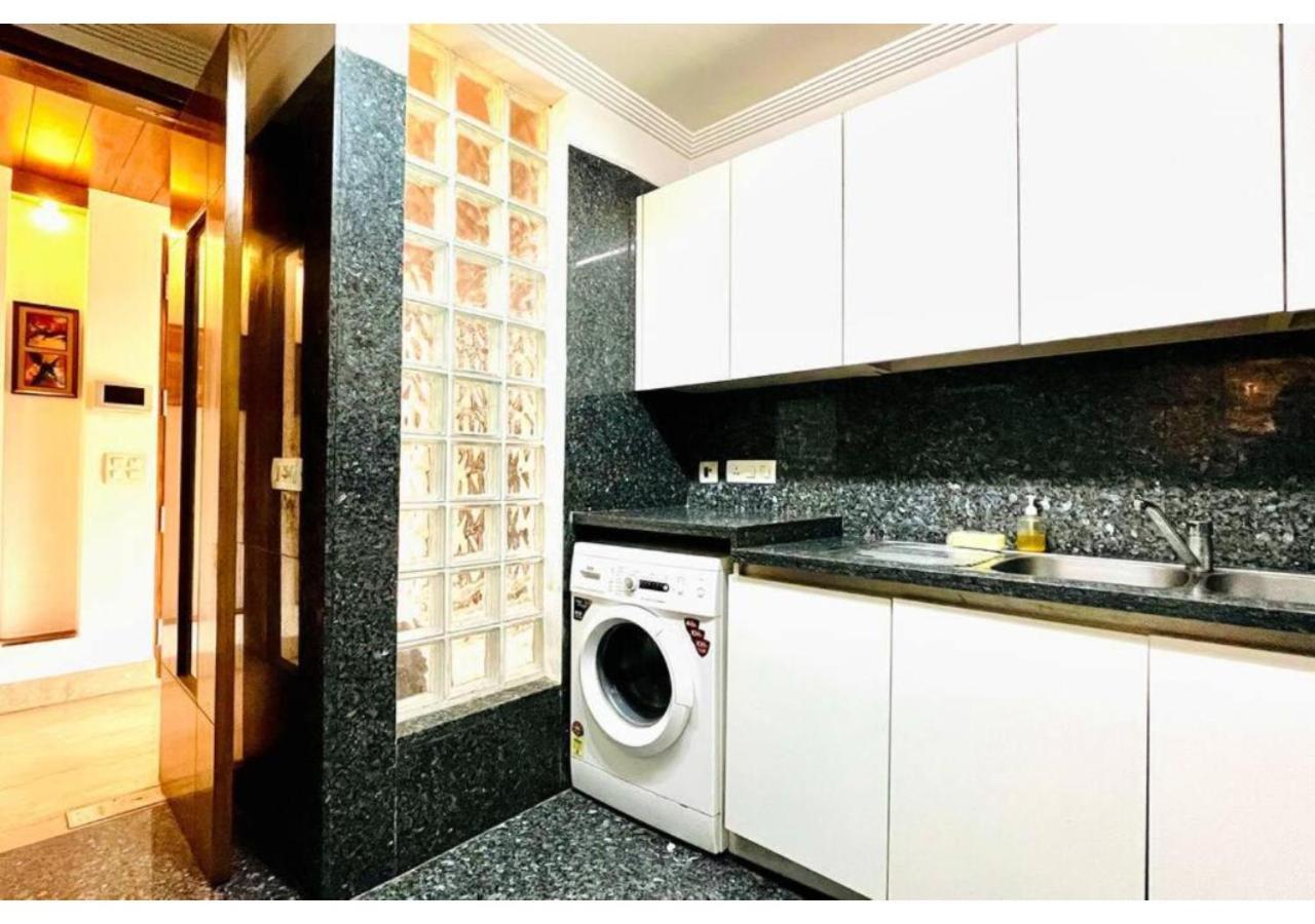 Bluo 3bhk M Block Mkt - Lift, Balcony, Parking * New Delhi
